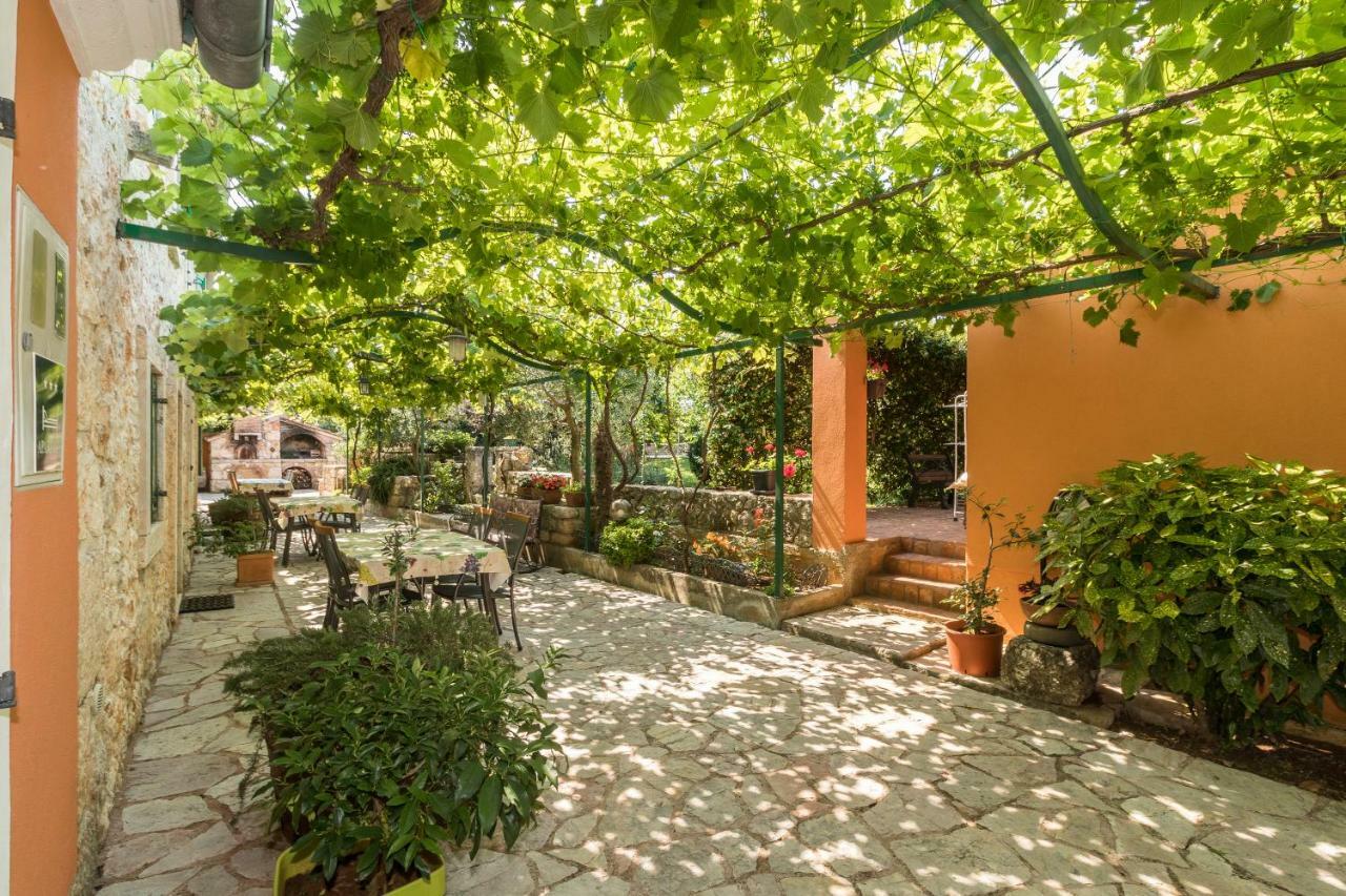 Country House Apartments Pula Exterior photo