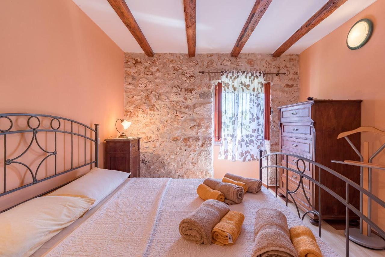 Country House Apartments Pula Exterior photo